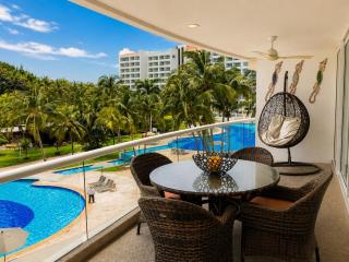 Villa Magna Beachfront Luxury Condo - 4