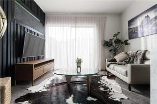 Modern apartment - 5 Minutes to Hagley and City - 7
