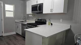 Charming 4br Bundle Near Downtown & Airport - 3