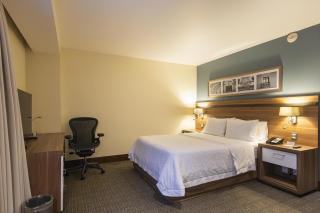 Hampton Inn by Hilton Leon - León - 2