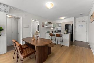 2BR in South Bank with Parking, Hot Tub & Pool - 3