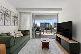 2BR in South Bank with Parking, Hot Tub & Pool - 0