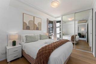 2BR in South Bank with Parking, Hot Tub & Pool - 7
