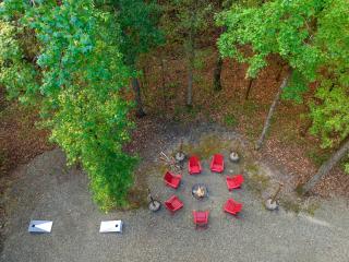 Classic Away From It All Hot Tub-Firepit-Arcade - 9