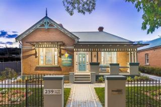 Blue Door Apartment 2 - CBD, Heritage, Ideal for Work - Orange - 0