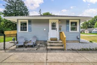 NEW & updated * KING bed * Fenced & Pet-Friendly! - 3