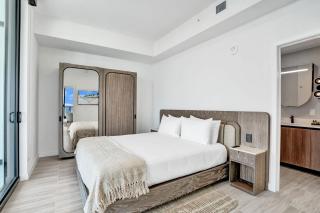 Luxury Miami Beach Condo with Ocean View & Pool - 4