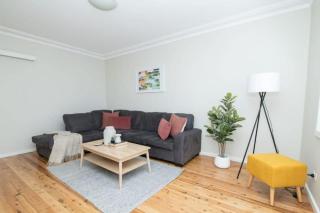 Sweet Caroline Sunny & Spacious Sleeps 6 - 0