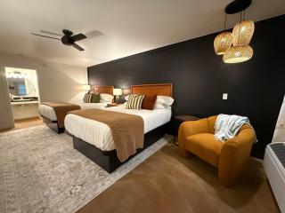 The Pines 3 Updated River Lodge - 9