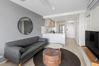 Riverside 1BR Apt with King Bed, Pool & Balcony - 4