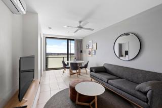 Riverside 1BR Apt with King Bed, Pool & Balcony - 0
