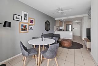 Riverside 1BR Apt with King Bed, Pool & Balcony - 9