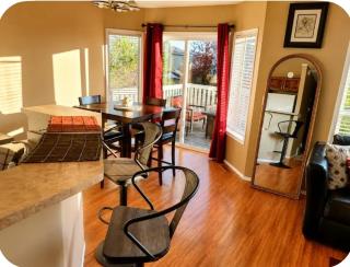 3 beds , Private Cozy Patio , 4 mins drive to Starbucks - 0