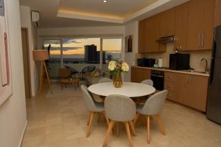 Luxury apartment with pool, ocean view & sky bar - 7