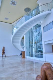 Luxury apartment with pool, ocean view & sky bar - 6