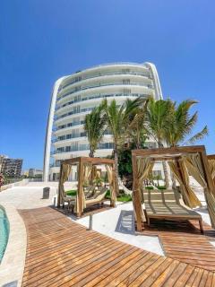 Luxury apartment with pool, ocean view & sky bar - 3