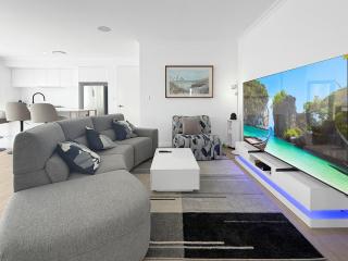 Family 4-Bed Retreat Near Mindarie Marina - 9