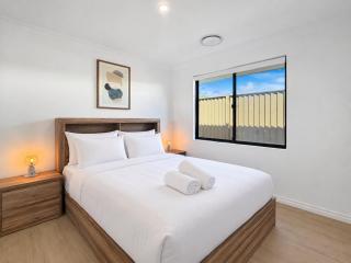 Family 4-Bed Retreat Near Mindarie Marina - 1