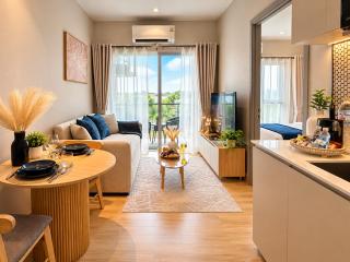 Title Serenity 1-Bedroom Apt with Balcony SRA2712 by TVC - 3