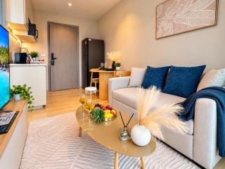 Title Serenity 1-Bedroom Apt with Balcony SRA2712 by TVC - 1