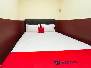 RedDoorz Syariah near Kebon Rojo Park Blitar - 1