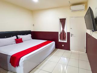 RedDoorz Syariah near Kebon Rojo Park Blitar - 3