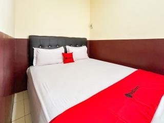 RedDoorz Syariah near Kebon Rojo Park Blitar - 5