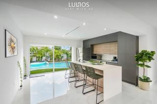 Prime Spot - Near Beach & Hard Rock Stadium Pool - 2
