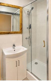 3 rooms 3 bathrooms ensuites central apartment - 3