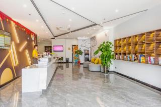 IU Hotel Qingdao Golden Beach Xuejiadao Metro Station - 4