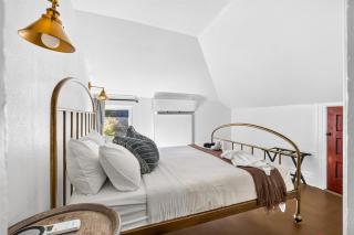 Stay Portland - The Câlin Suite - Posh Local Boutiques & Eateries - 1