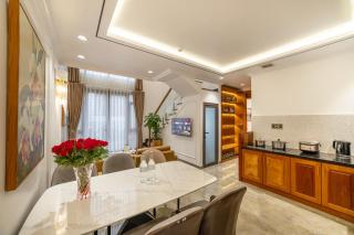 La Fleur Premium Central Apartment Hotel - 9
