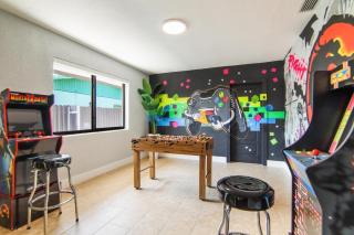 Modern Residence - Pool BBQ Arcade & Play Area - 7