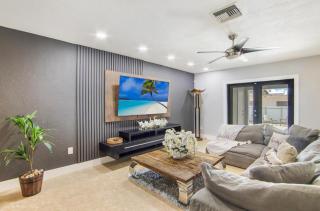 Modern Residence - Pool BBQ Arcade & Play Area - 5