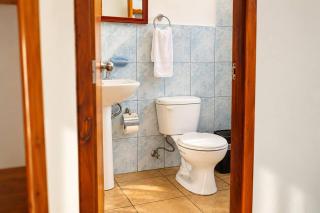 Big Villa AC WiFi 5BR Near Charles Darwin Station - 2