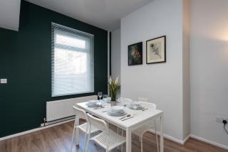 Stylish 3Bed House in Hull - sleeps 5 - 2