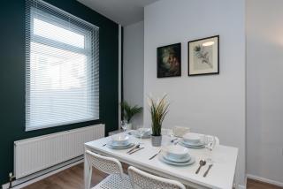 Stylish 3Bed House in Hull - sleeps 5 - 1