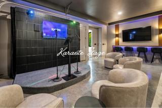 Luxury Lakefront Pool, Sauna & Game Room - 4