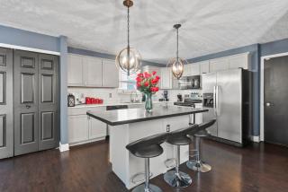 Fire Table Deck - 9 Min to Easton - Sleeps 8 - 1