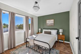 Spectacular Kerns 6BR - Spanish Flair Newly Built - 4