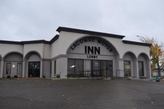 Lacombe Motor Inn - 2