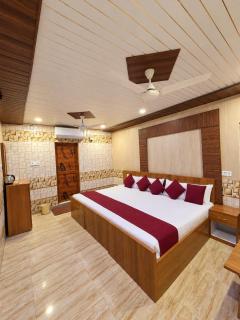 Tripathi's Rampath Inn Ayodhya - 1