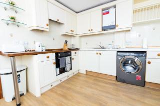 Charming 3BR House - Perfect for Group Stays - 8