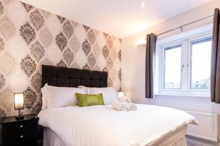 Charming Home in Bromsgrove - Perfect for Groups - 0