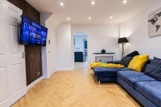 Charming Home in Bromsgrove - Perfect for Groups - 9