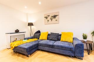 Charming Home in Bromsgrove - Perfect for Groups - 3
