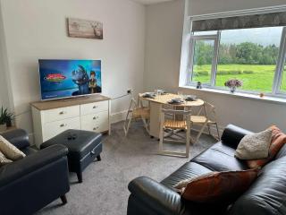 Refurbished 2BR Flat in Historic Welsh Market Town - 9