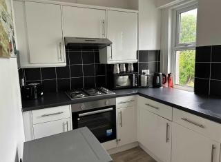 Refurbished 2BR Flat in Historic Welsh Market Town - 8