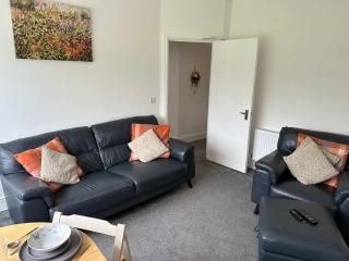 Refurbished 2BR Flat in Historic Welsh Market Town - 5