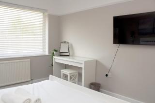 Cosy 3Bed Bungalow in West Kirby, Free Parking - 4